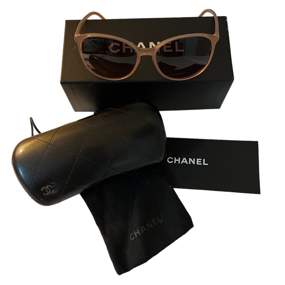 CHANEL NEW Authentic Pink Sun Glasses with Brown Lens